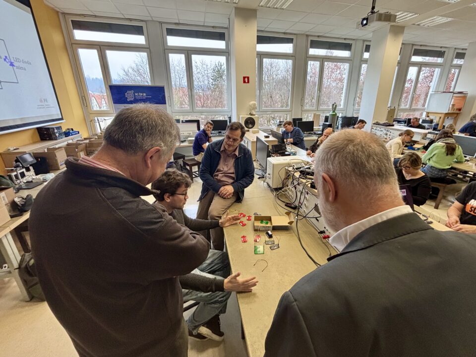  - Izobraževalni tečaj Elektronika z robotiko